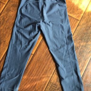 Under Armour yoga capris pants